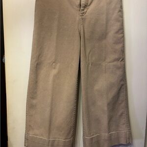 GAP Women’s Khaki Crop Pants